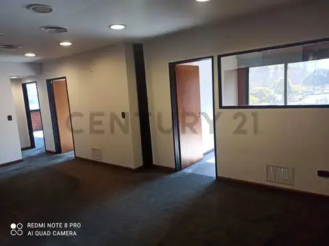 Oficina en Alquiler con 1 cochera