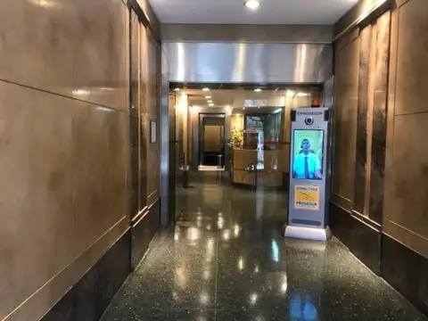 Oficina 6 ambientes con 2 baños