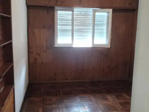 Depto Tipo Casa en Venta en Ramos Mejía, USD 120.000