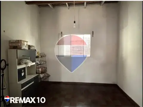 Casa 10 ambientes con 2 baños