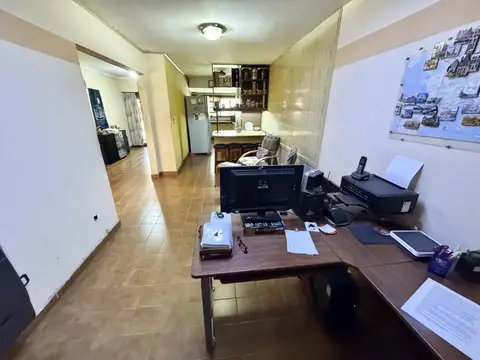 Chalet 4 ambientes en planta baja en excelente ubicación.