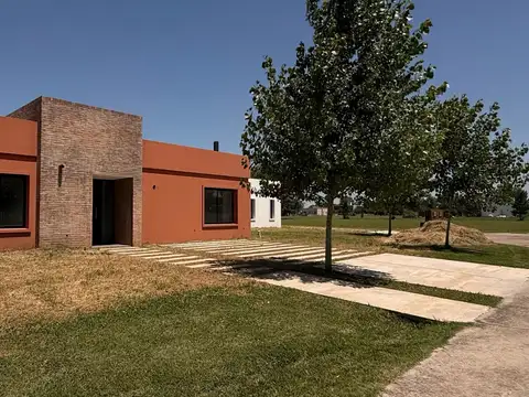 Casa en Venta en Lobos, USD 162.000