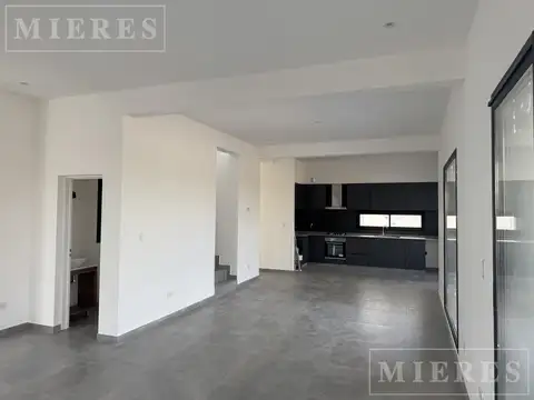 Casa 4 ambientes con 3 baños