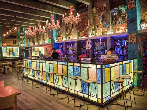 Local - Fondo de Comercio. Restaurante Tex-Mex - 4.2 Estrellas y (2.6K) Opiniones-Parque Leloir