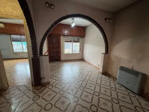 VENTA CASA 4 AMB CON COCHERA EN FLORENCIO VARELA