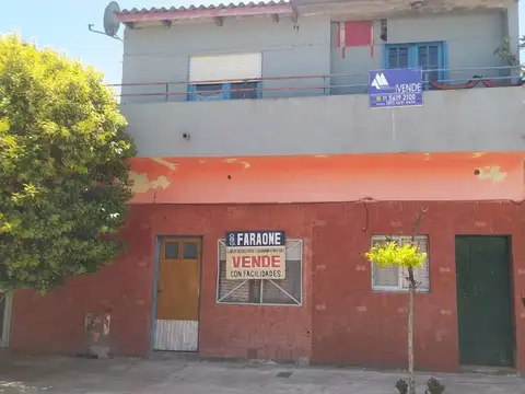 Casa de dos plantas  en Rafael Castillo 