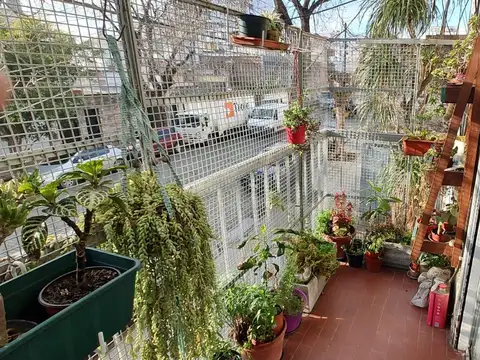 Departamento en venta 3 ambientes con balcón a la calle con cochera en edificio. Cercanía con Subte,