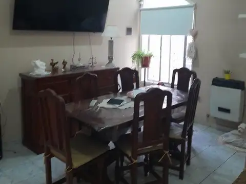 Casa 6 ambientes con 2 baños