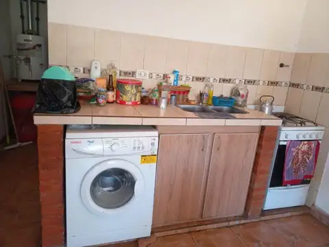 Casa 7 ambientes con 2 baños