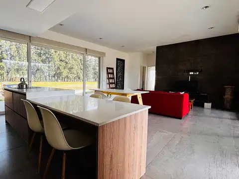 Casa 3 ambientes con 2 baños