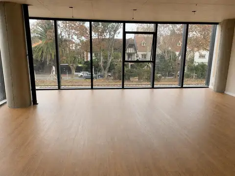 Oficina en Alquiler en Olivos, USD 2.000