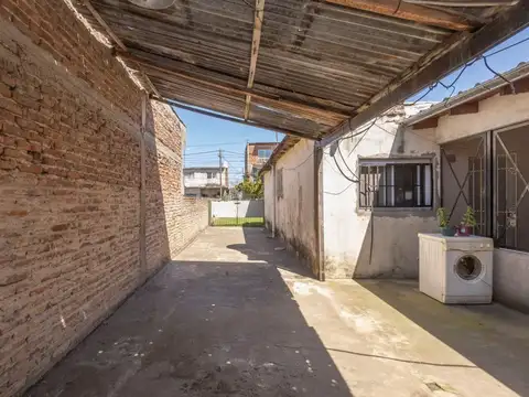 CASA 3 AMBIENTES  BERAZATEGUI GRAN TERRENO