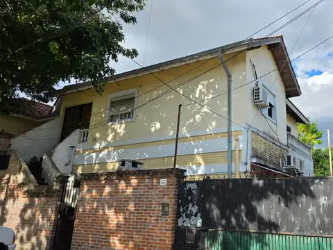 3 AMBIENTES CON COCHERA Y PATIO