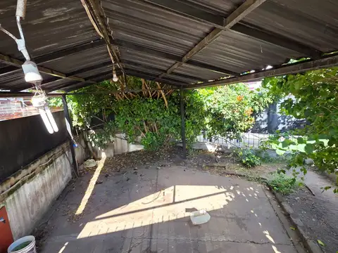 3 AMBIENTES CON COCHERA Y PATIO