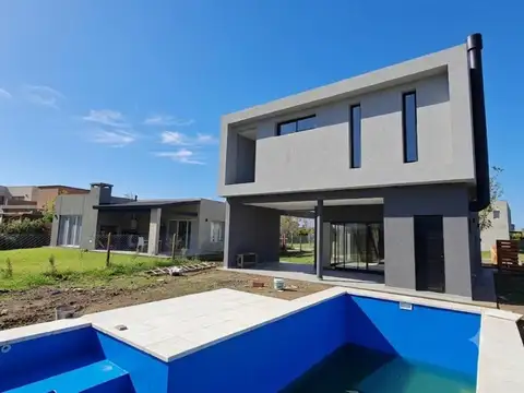 Casa de dos plantas con pileta en Pilar del Este San Ramon