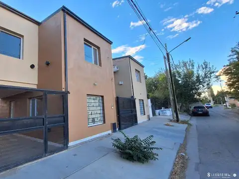 En Venta, PH tipo Duplex de  2 dormitorios, Plottier, Area Centro