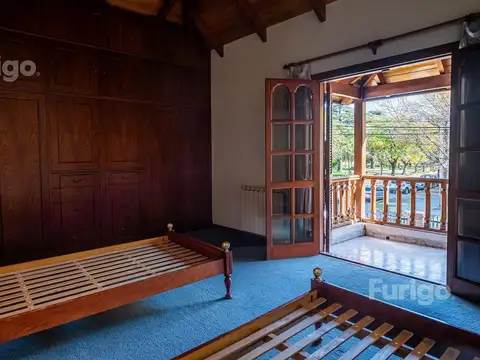 Casa en Venta con 2 cocheras