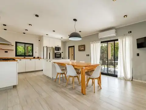 CASA 3 DORMITORIOS, PARQUE Y PILETA. RICARDONE