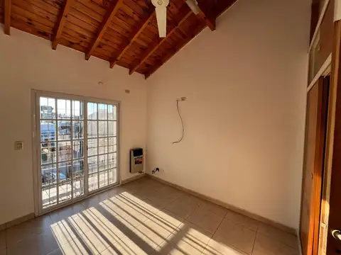 Casa en Alquiler con 1 cochera
