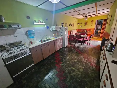 Casa 5 ambientes con 2 baños