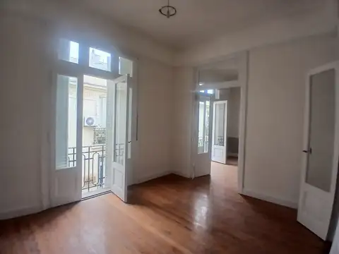 Dpto En Alquiler De 6 Ambientes De 117m2 Refaccionado Y Pintado