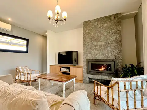 Casa 5 ambientes con 2 baños