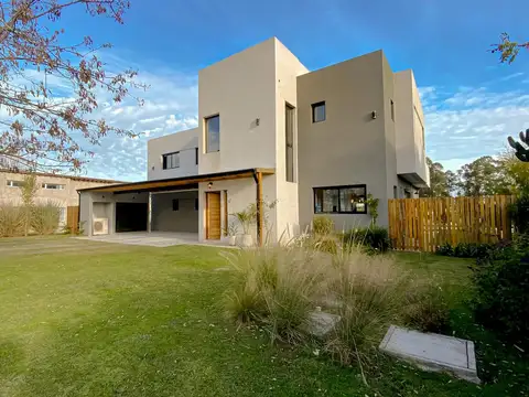 VENTA | CASA 6 AMBIENTES | BARRANCAS DE SAN BENITO