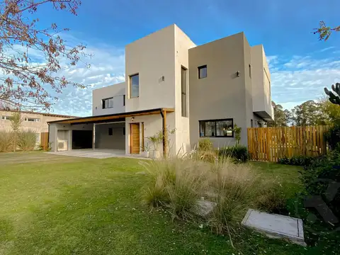 VENTA | CASA 6 AMBIENTES | BARRANCAS DE SAN BENITO