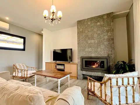 Casa 5 ambientes con 2 baños