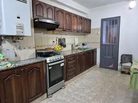 Casa 6 ambientes con 1 baño