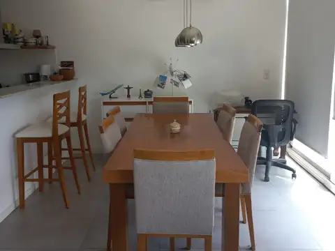 Tacuarí 600, Piso 1