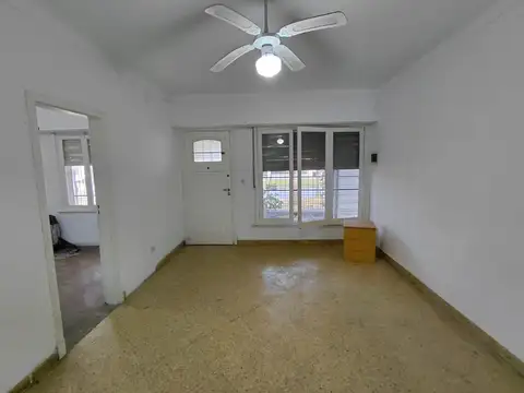 Casa en Alquiler con 2 cocheras
