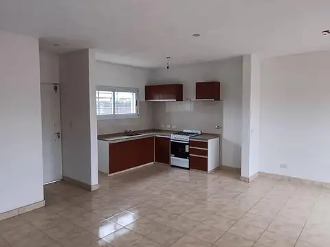 Casa 2 dormitorios en alquiler permanente en Roldan
