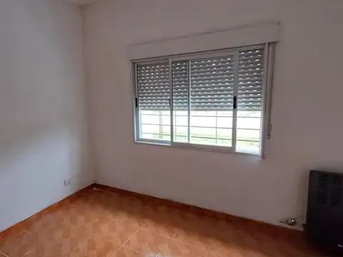 Casa 2 dormitorios en alquiler permanente en Roldan