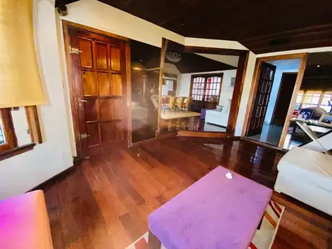 Casa en Venta con 3 cocheras