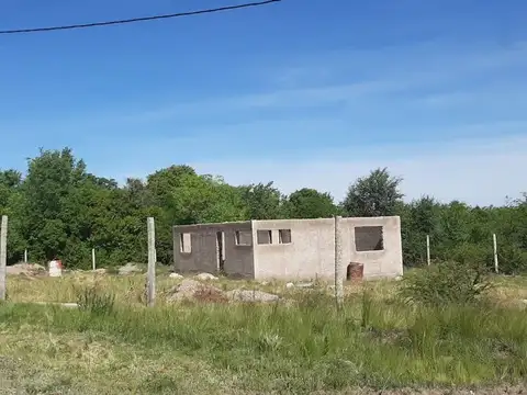 TERRENO CON CASA A TERMINAR EN ESTANCIA GRANDE