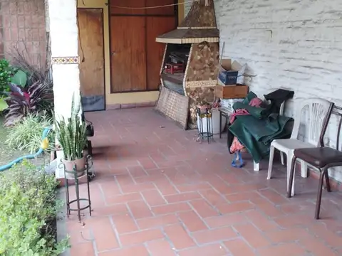 Casa 5 ambientes con 2 baños