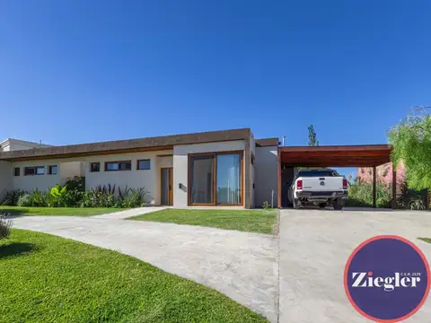 Pilar del este Zelaya 200