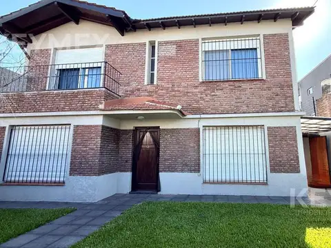VENTA CASA 8 AMBIENTES EN PILAR, JARDIN, PILETA, QUINCHO Y PARRILLA