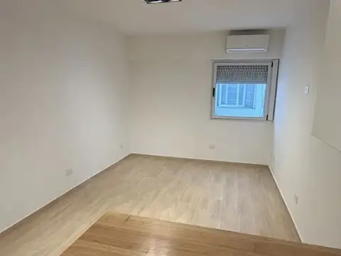 Esmeralda 900, Piso 7