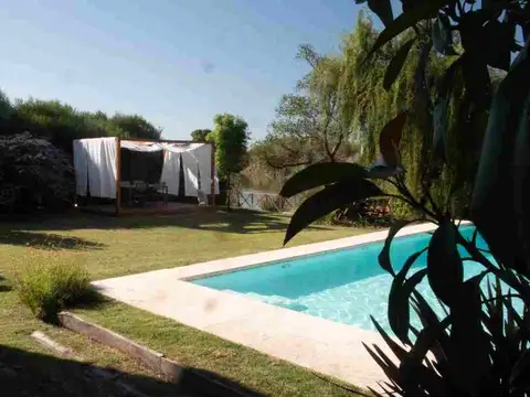 VENTA CASA CON PILETA EN EL CANTON NORTE ESCOBAR