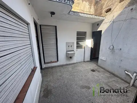 Departamento 2 ambientes en PB con cochera en alquiler