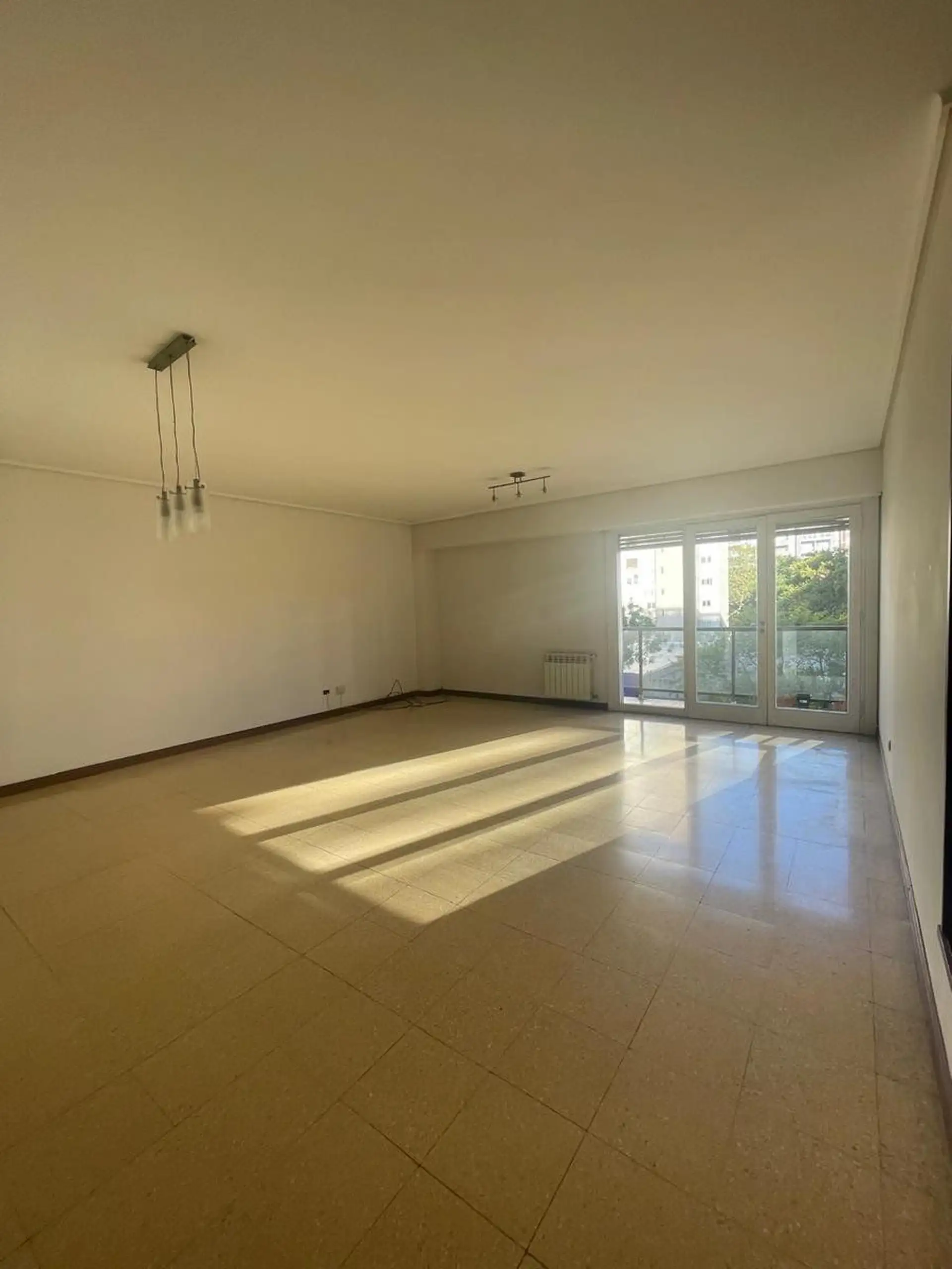 Depto 4 amb en duplex, 115m² con cochera — Centro