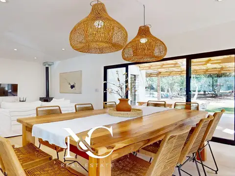 Casa 4 ambientes con 2 baños
