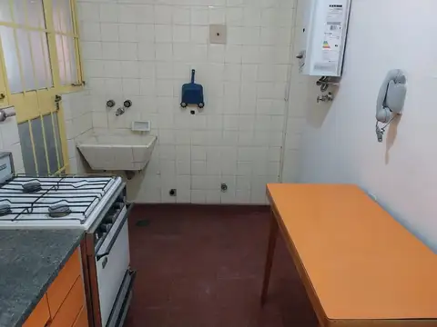 Av La Plata 600, Piso 8