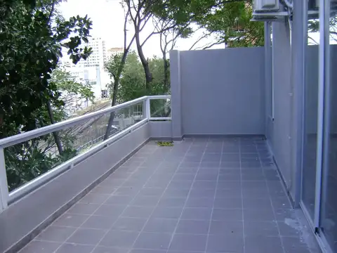 VENTA EXCELENTE 2 AMBIENTES CON BALCON TERRAZA