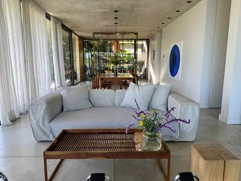 Casa en Alquiler Temporal con 2 cocheras