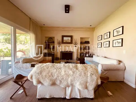 Casa en Venta con 4 cocheras