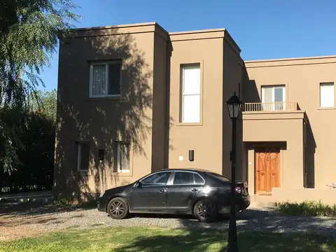 Casa en La Emilia - 3 cuartos mas dependecia