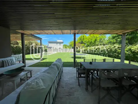 Casa en La Emilia - 3 cuartos mas dependecia